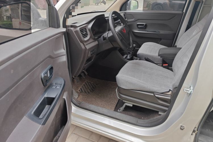 Used Wuling Hongguang V 2022 1.5L Jingqu Edition Enclosed-Window Vehicle with Electric Power Steering LAR