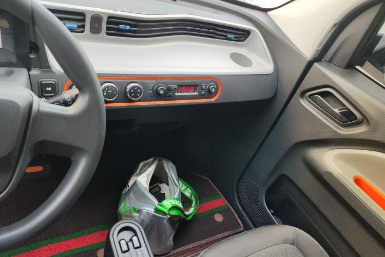 Used Wuling Hongguang MINIEV 2022 Easy Version Lithium Iron Phosphate Audio And AC Panel