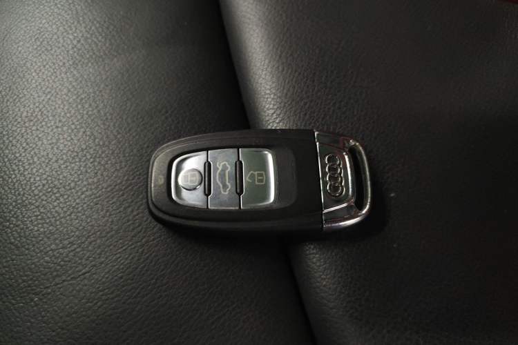 Used Audi Q5 2017 Plus 40 TFSI Technology Model
