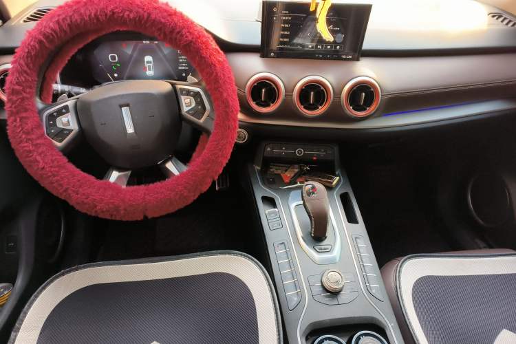 Used Wey VV6 2018 2.0T Two-Wheel-Drive Ultra-Luxury Version China V Standard
