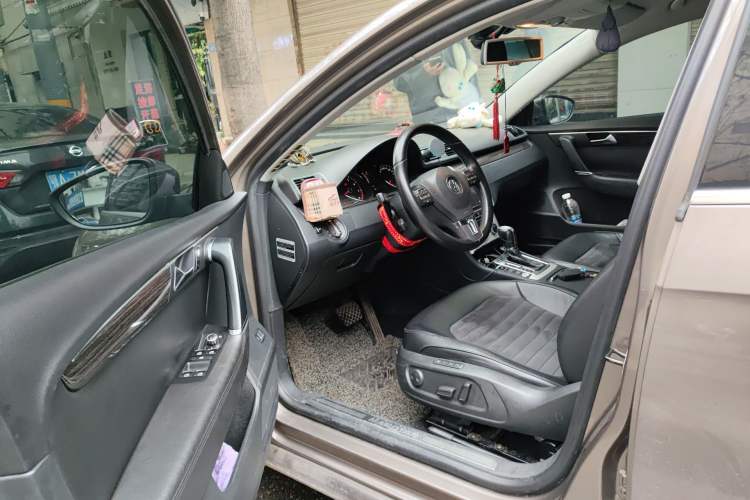 Used Volkswagen Magotan 2012 Facelift 2.0 TSI Prestige Model
