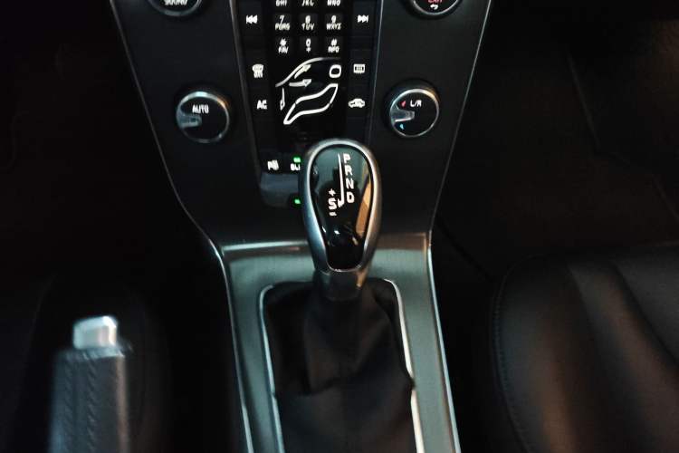 Used Volvo V40 2014 2.0T Zhiya Edition
