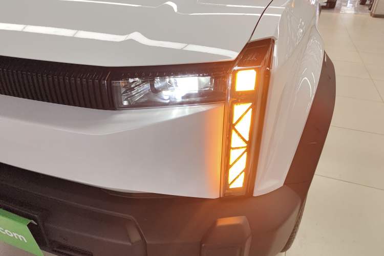 Used iCAR 03 2024 472km Four-Wheel Drive Long-Range Version Left Front Headlight