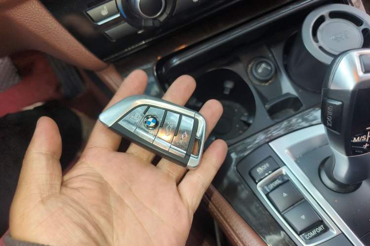 Used BMW 5 Series 2014 530Li Leading Model
