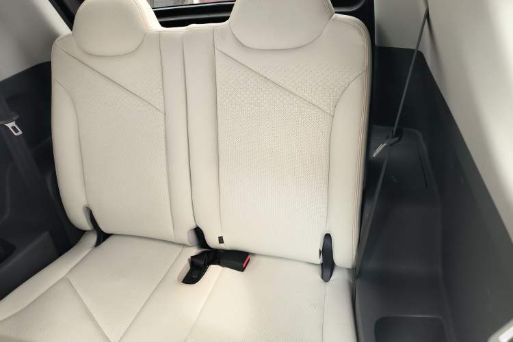 Used Chery QQ Little Ant 2024 Refreshed Version Youth Edition 321 km Beloved Edition 29.23 kWh Left Rear Seat