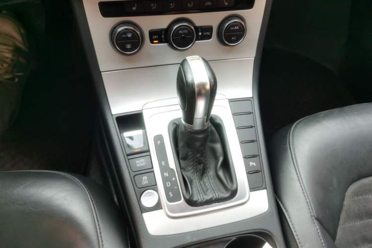 Used Volkswagen Magotan 2015 Facelift 1.8TSI Luxury Model Gear Lever