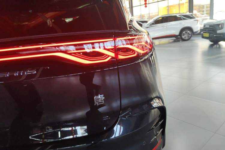 Used BYD Tang New Energy 2025 DM-i 115KM Cloud Ride Flagship Model
