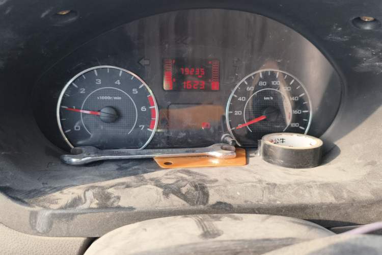 Used Wuling Rongguang V 2015 1.5L Base Version
