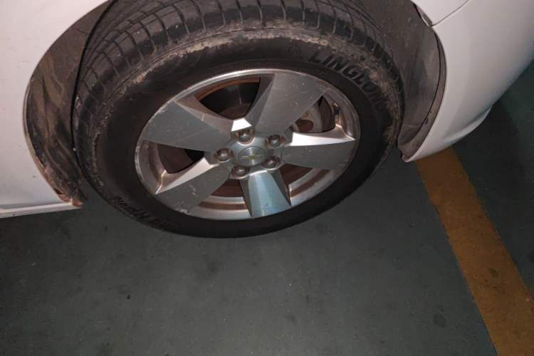 Used Chevrolet Malibu 2014 2.0L Automatic Comfort Edition Right Front Wheel Hub