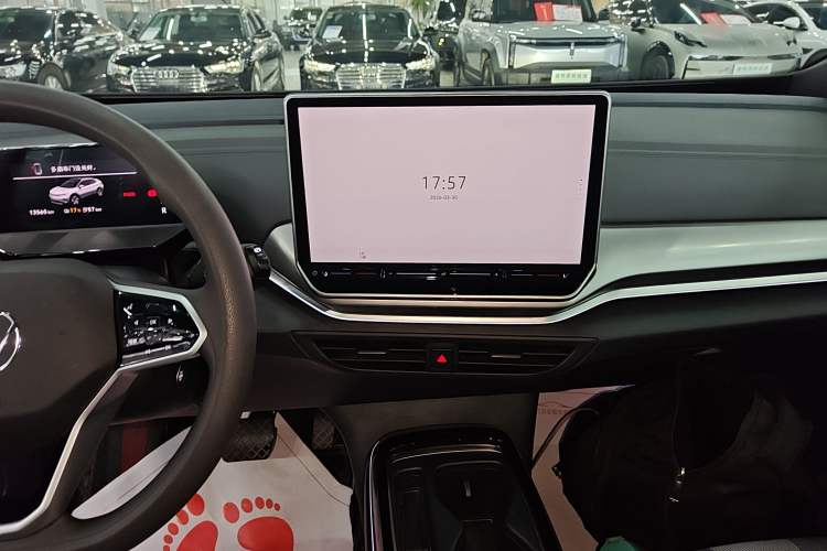 Used Volkswagen ID.4 CROZZ 2025 Pure Edition Audio And AC Panel