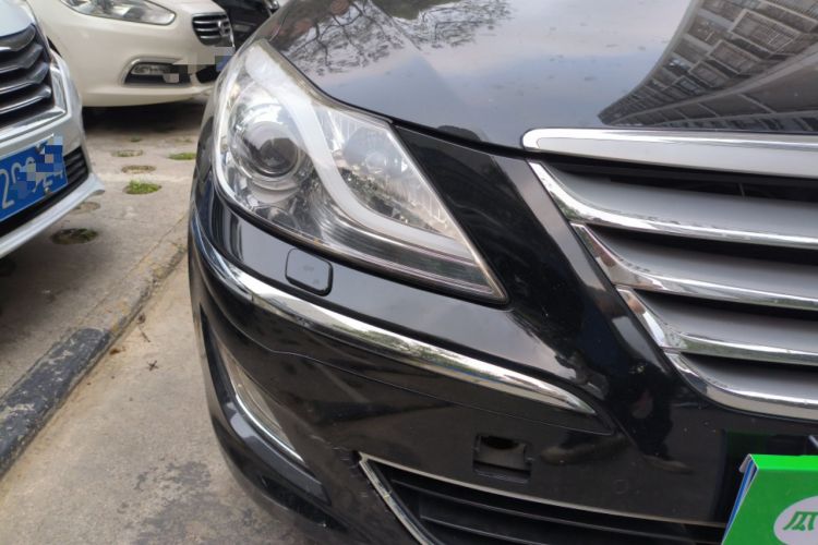 Used Hyundai Genesis 2012 3.0L GDI Luxury Edition Right Front Headlight