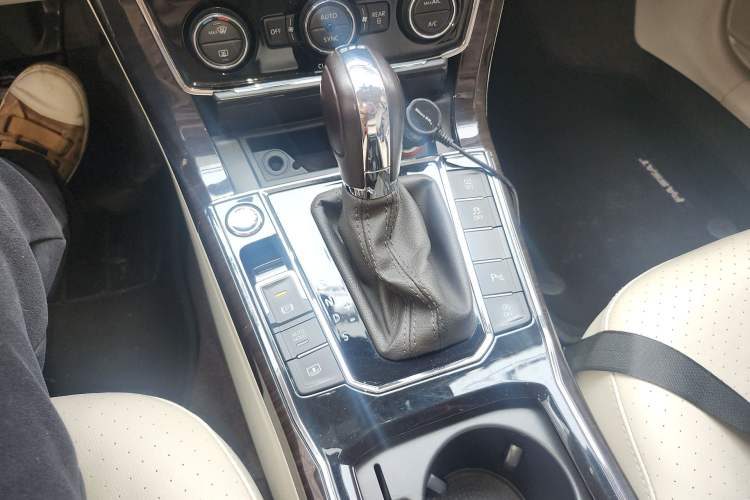 Used Volkswagen Passat 2016 330TSI DSG Prestige Edition Gear Lever