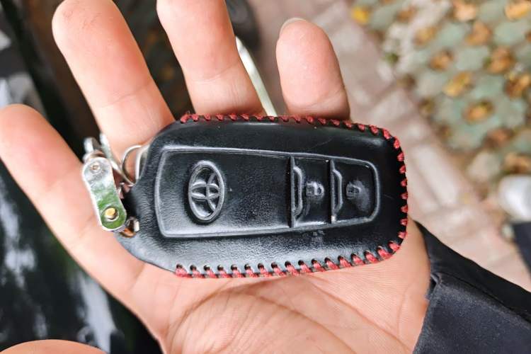 Used Toyota Harrier 2022 Dual-Engine 2.5L CVT Two-Wheel Drive Luxury Edition Vehicle Key