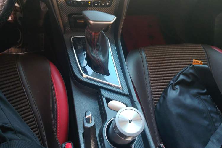 Used Venucia D60 2018 1.6L CVT Smart Connect Elite Edition Gear Lever