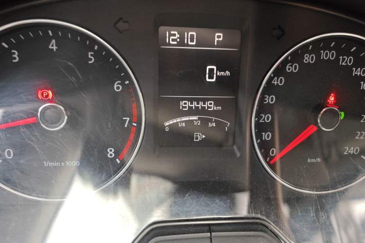 Used Volkswagen Gran Lavida 2013 1.6L Automatic Comfort Model Odometer Close Up