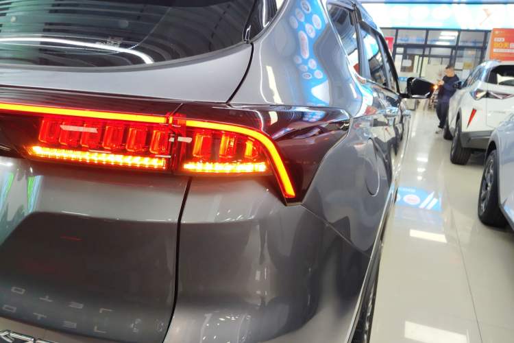 Used JETOUR X70 PLUS 2024 Champion Edition 1.5T DCT Champion MAX 5-Seater
