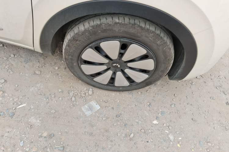 Used Wuling Bingo 2025 410 km Lingxi Deluxe Edition Right Front Wheel Hub