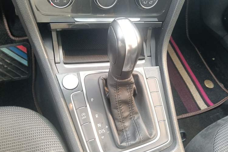 Used Volkswagen Golf 2019 280TSI DSG Comfort Version China VI Standard Gear Lever