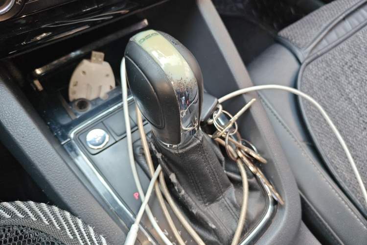 Used Volkswagen Sagitar 2018 180TSI DSG Prestige Edition Gear Lever