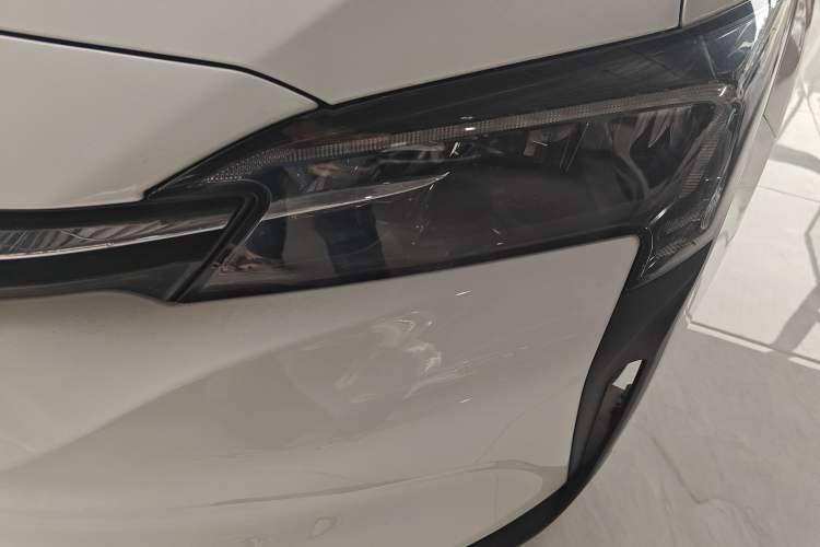 Used Buick Velite 6 2023 Revised Version 430 km Range – Commuter Edition Left Front Headlight