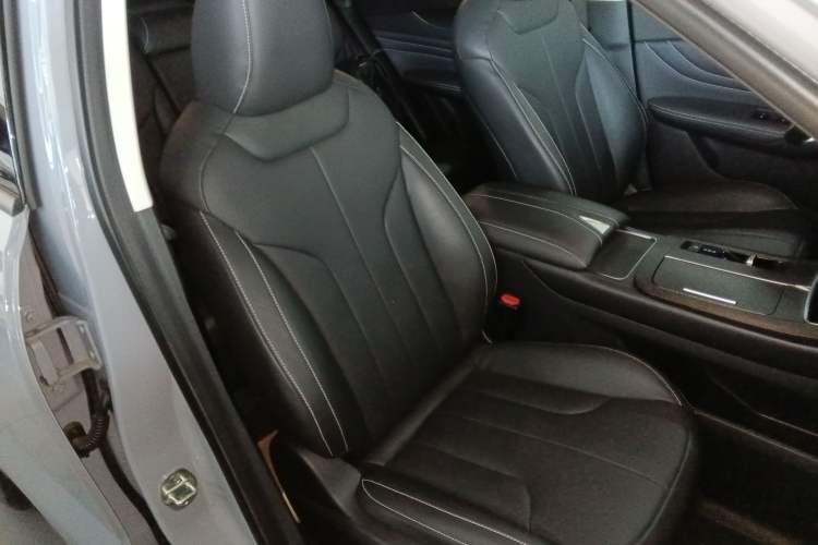 Used Venucia V DD-i 2023 110km iT Version Right Front Seat