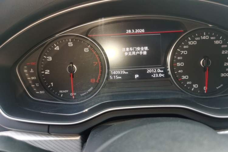 Used Audi A4L 2017 Plus 40 TFSI Fashion Model Odometer Close Up