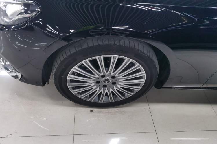 Used Mercedes-Benz E-Class 2020 Restyled E 300 L Exclusive Edition Left Front Wheel Hub