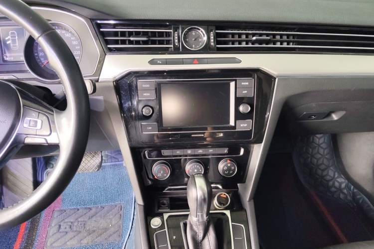 Used Volkswagen Magotan 2017 330TSI DSG Leading Model Audio And AC Panel