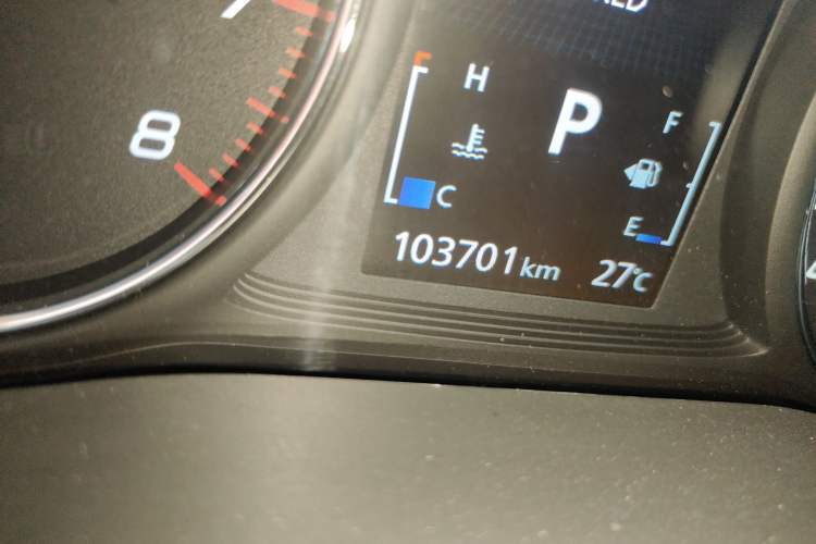 Used Mitsubishi Outlander 2019 2.4L 4x4 Zhi Xiang Edition 5 Seats China V Emission Standard Odometer Close Up