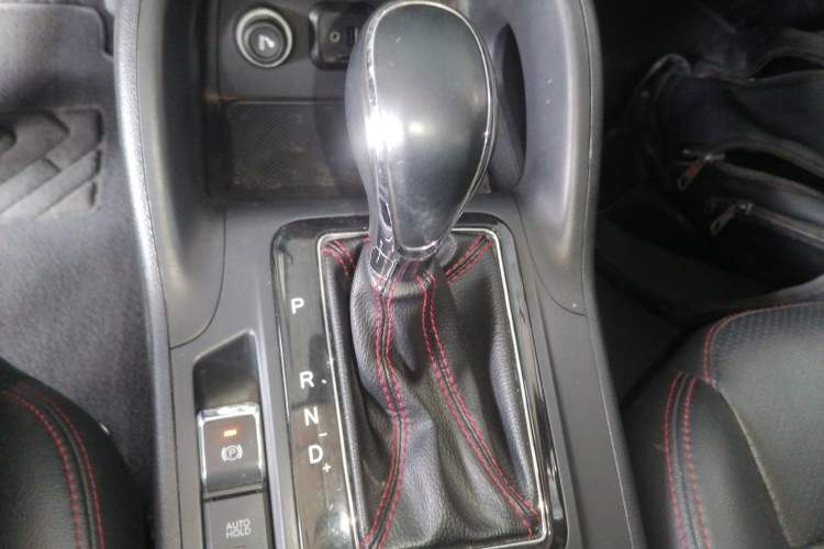 Used CHANGAN CS75 2016 1.8T Automatic Elite Model China V Standard
