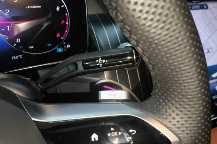 Used Mercedes-Benz GLC 2023 Facelifted GLC 300 L 4MATIC Luxury Version 5 Seats Gear Lever