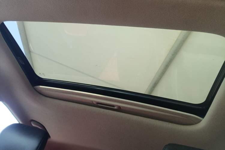 Used Kia K2 2015 Hatchback 1.4L AT GLS Cool Edition