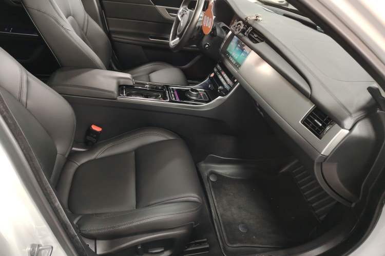 Used Jaguar XFL 2020 XFL 2.0T P200 Two-Wheel-Drive Elite Edition Right Front Seat