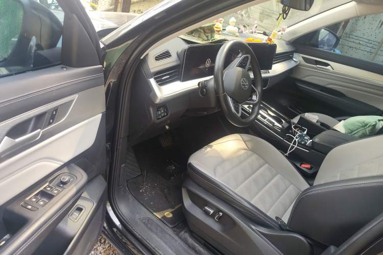 Used Volkswagen Tavendor 2024 330TSI Luxury Touring Edition Interior 3