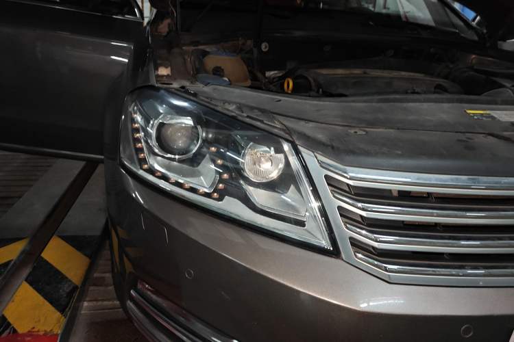 Used Volkswagen Magotan 2013 1.8TSI Luxury Model Right Front Headlight