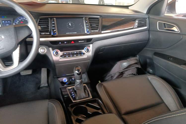 Used Hyundai Mistra 2017 1.6T Automatic Smart GLS China V Standard Audio And AC Panel