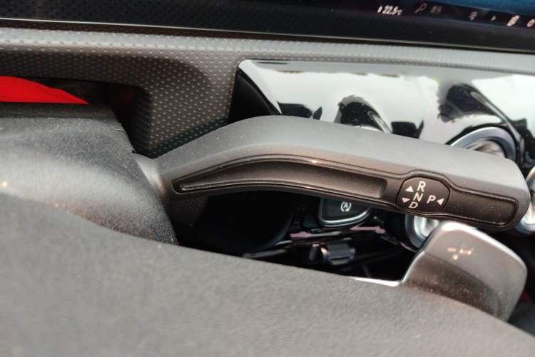 Used Mercedes-Benz A-Class 2022 Revised Version A 200 L Sport Sedan Fashionable Style Gear Lever