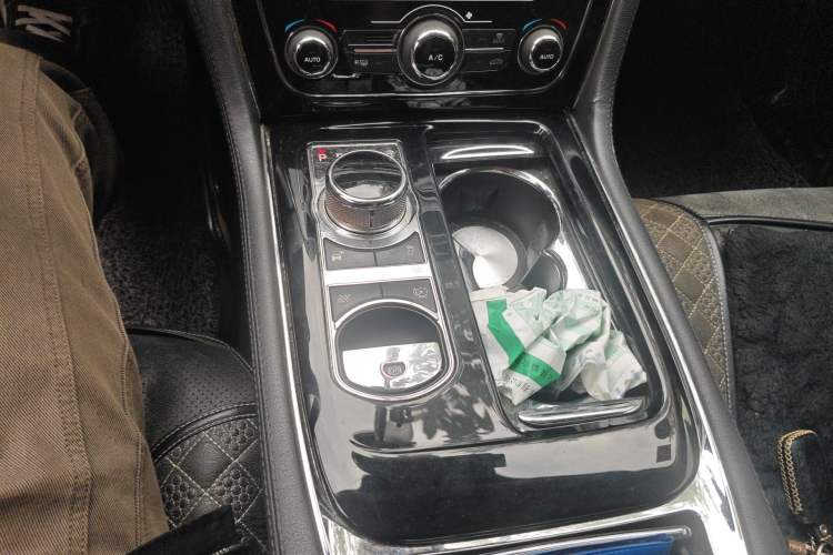 Used Jaguar XJ 2014 XJL 3.0 SC Two-Wheel-Drive Panoramic Business Edition