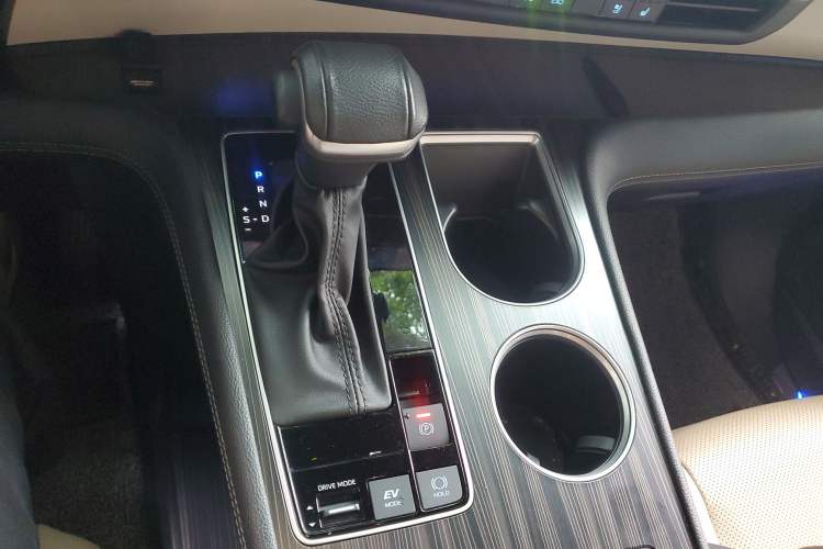 Used Toyota SIENNA 2021 2.5L Hybrid Premium Edition Gear Lever