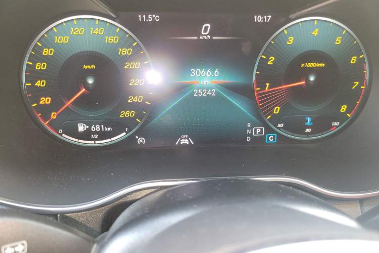 Used Mercedes-Benz GLC Coupe 2022 Refreshed GLC 300 4MATIC Coupe SUV Odometer Close Up