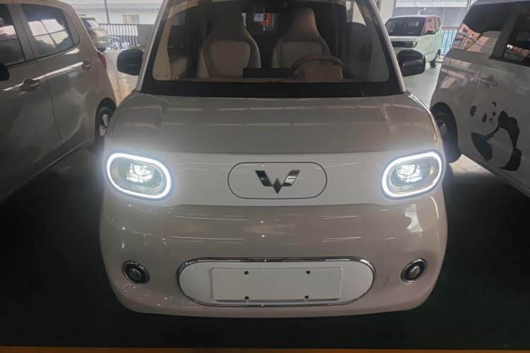Used Wuling Hongguang MINIEV 2024 3rd Generation 215km Advanced Version Front