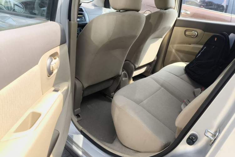 Used Nissan Livina 2010 Jingyue Edition 1.6L Manual All-Around Model
