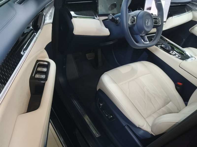 Used Zeekr 009 2024 Six-Seat Executive Version 4WD 108 kWh — 15