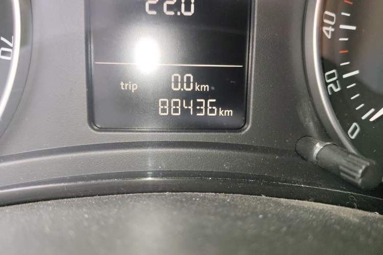 Used Skoda Octavia 2013 1.6L Manual Yijun Edition Odometer Close Up