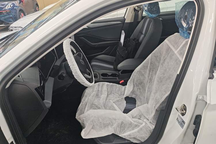 Used Volkswagen Sagitar 2025 Facelift 200TSI DSG Flyover Edition
