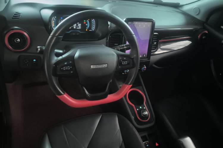 Used Chery QQ Little Ant 2022 Restyled Version Sweet Pink Edition Half-Sugar Version 30.6 kWh 30 kW 301 km Center Console