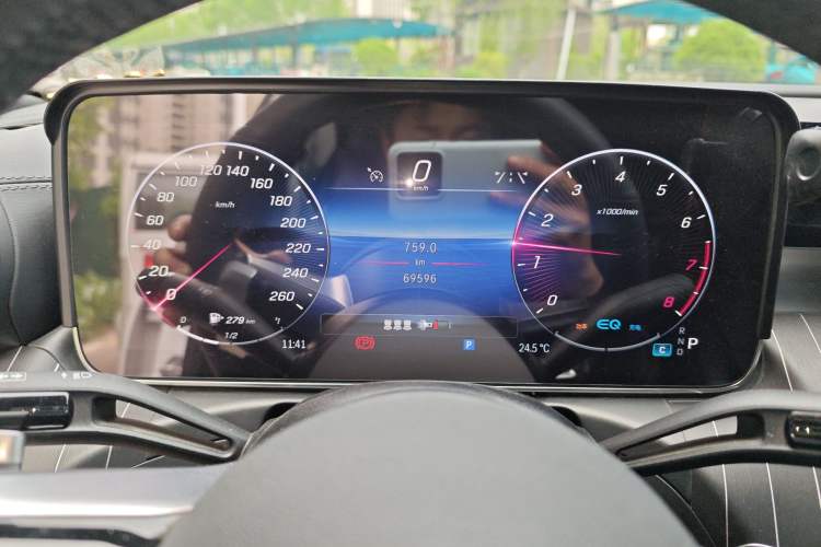 Used Mercedes-Benz C-Class 2022 C 260 L Obsidian Night Sport Edition Odometer Close Up