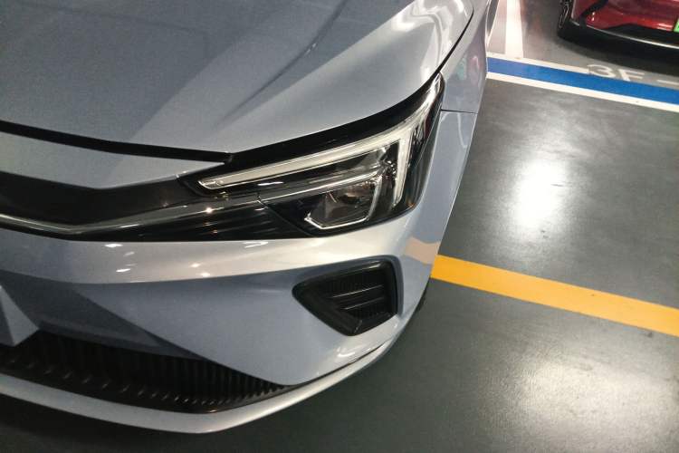 Used Rising ER6 2020 620 km Smart Edition Left Front Headlight