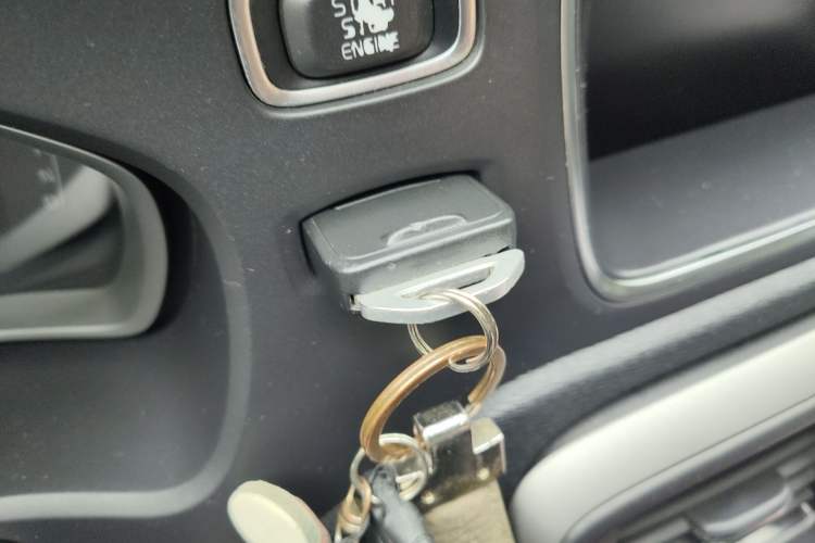 Used Volvo V40 2017 T3 Smart Edition