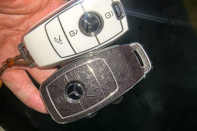 Used Mercedes-Benz E-Class New Energy 2022 E 350 e L Plug-in Hybrid Sports Sedan
